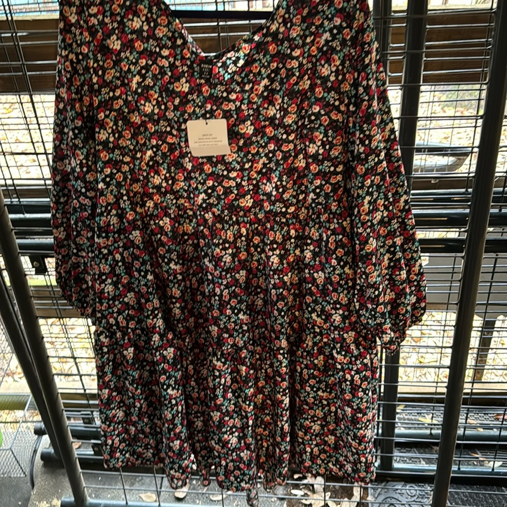 Brand new SHEIN , fit 22+ size women dress flower pattern